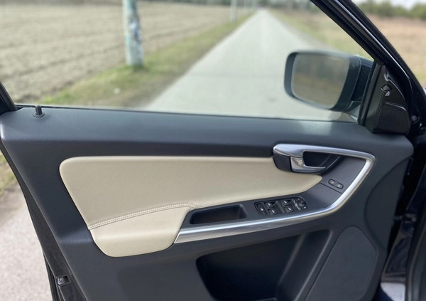 Volvo XC 60 cena 89000 przebieg: 59600, rok produkcji 2016 z Daleszyce małe 436